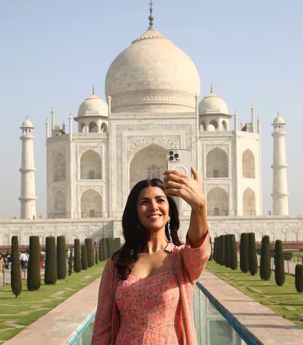 Taj Mahal Sunrise Tour by Car From Delhi